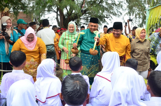 Pemkab Bengkalis Gelar Ritual Mandi Safar di Pulau Rupat